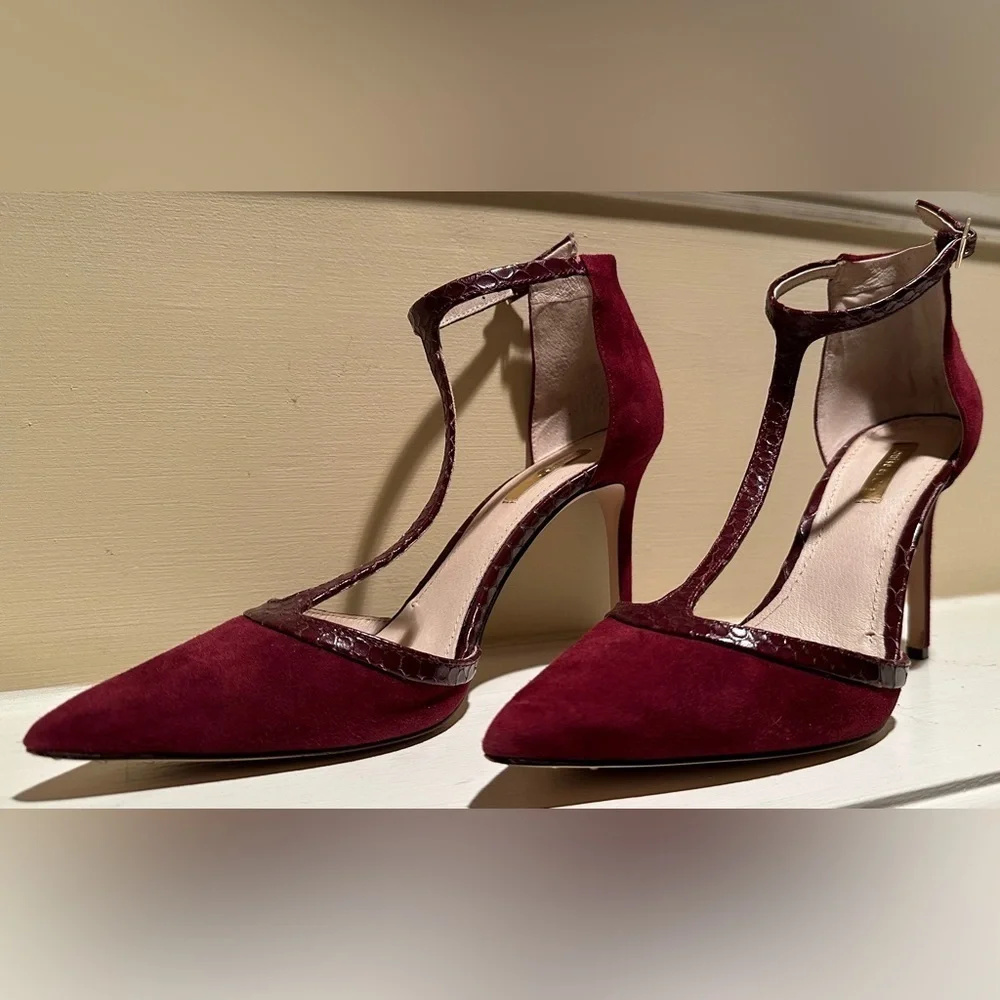 Louise et Cie “Lo-Harem” Shiraz Suede T-Strap Pumps (Size 8.5)